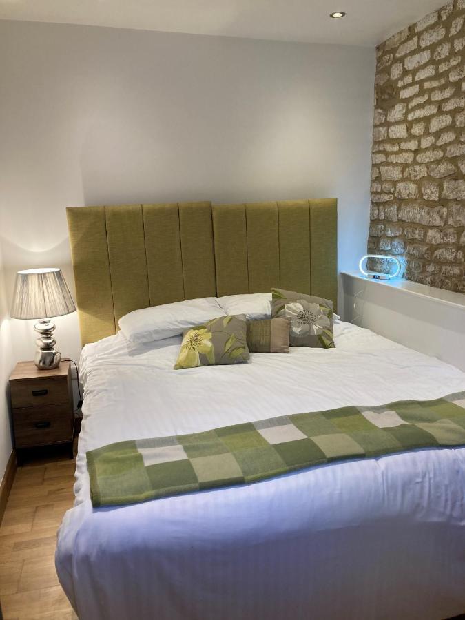 The Radnor Arms Hotel Malmesbury Exterior photo