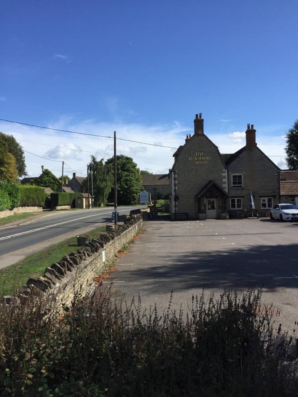 The Radnor Arms Hotel Malmesbury Exterior photo
